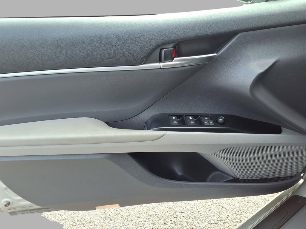 Used 2019 Toyota Camry SE w/ Sunroof Package image 15