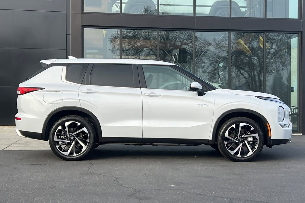 New 2025 Mitsubishi Outlander SE image 4