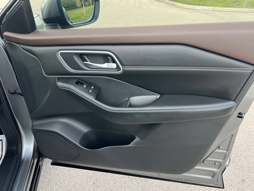 Used 2021 Nissan Rogue SV w/ Premium Package FWD image 13