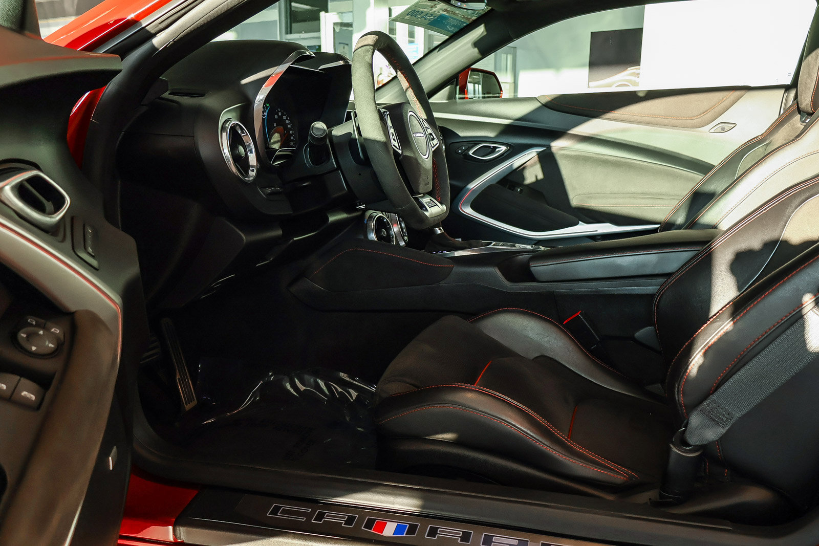 Used 2018 Chevrolet Camaro ZL1 image 2