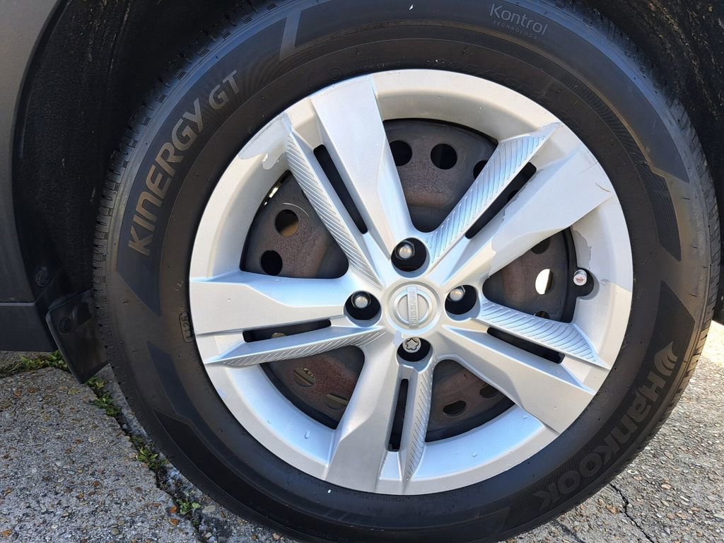 Used 2019 Nissan Kicks S image 23