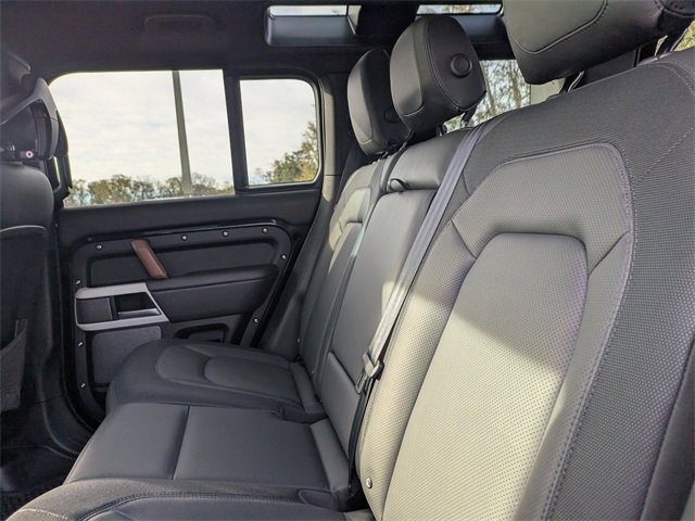 Used 2024 Land Rover Defender 110 X-Dynamic SE image 15