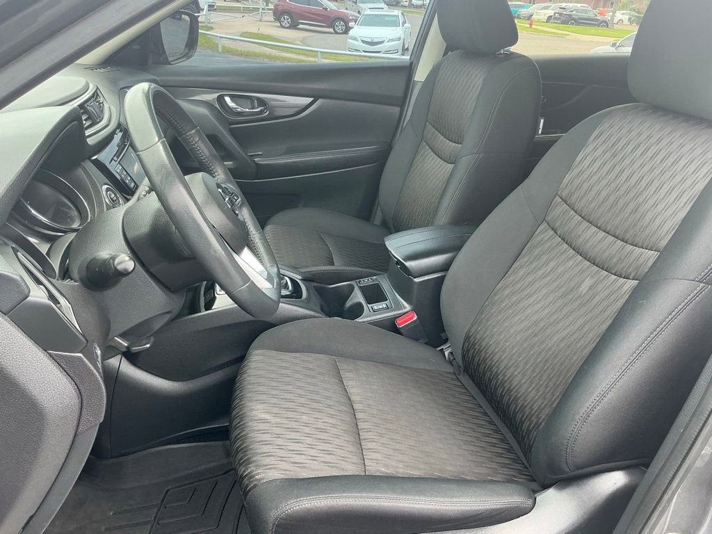 Used 2017 Nissan Rogue SV FWD image 13