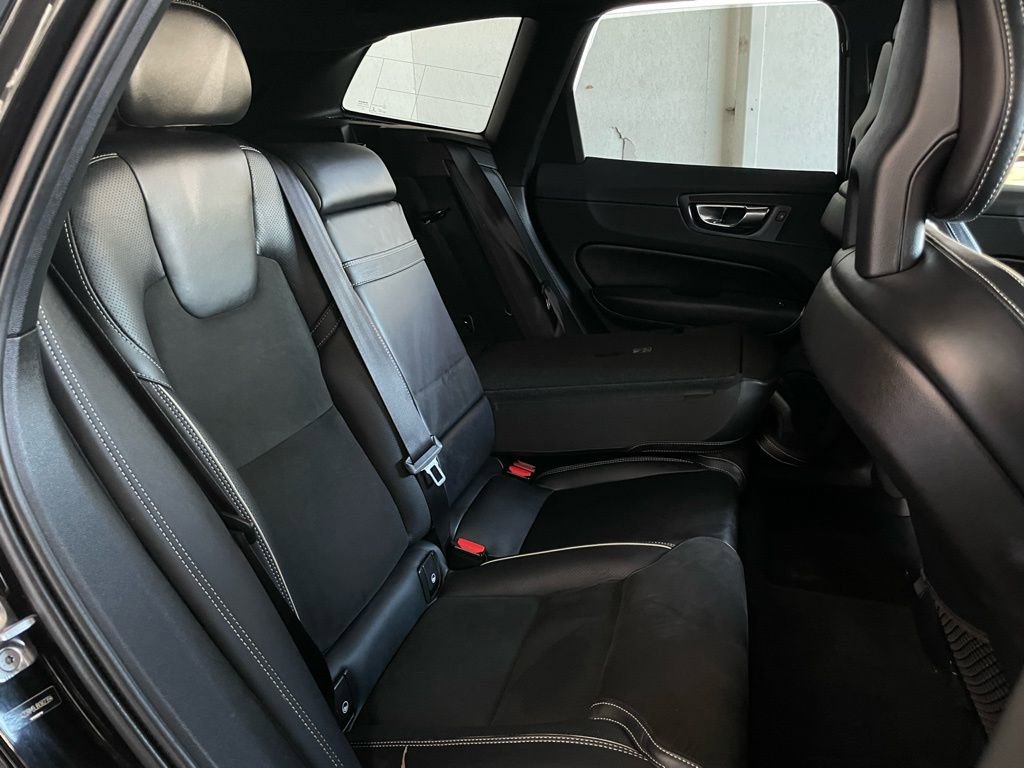 Used 2018 Volvo XC60 T6 R-Design w/ Convenience Package image 21