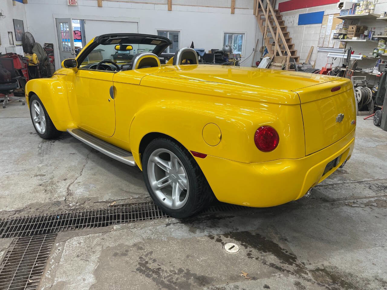 Used 2004 Chevrolet SSR w/ Preferred Equipment Group image 9