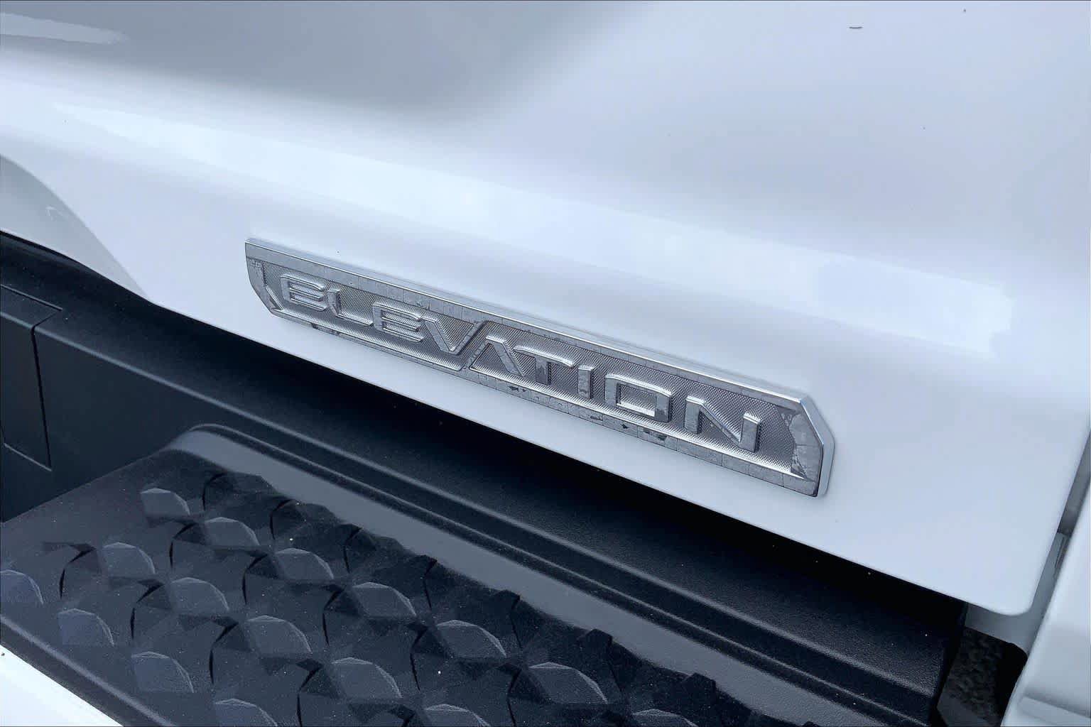 Used 2023 GMC Canyon Elevation w/ Elevation Premium Package RWD image 10