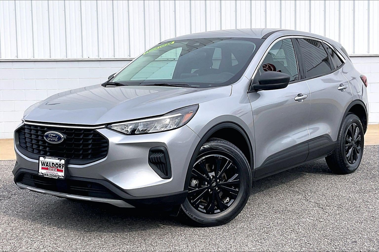 Used 2024 Ford Escape Active AWD/4WD image 2
