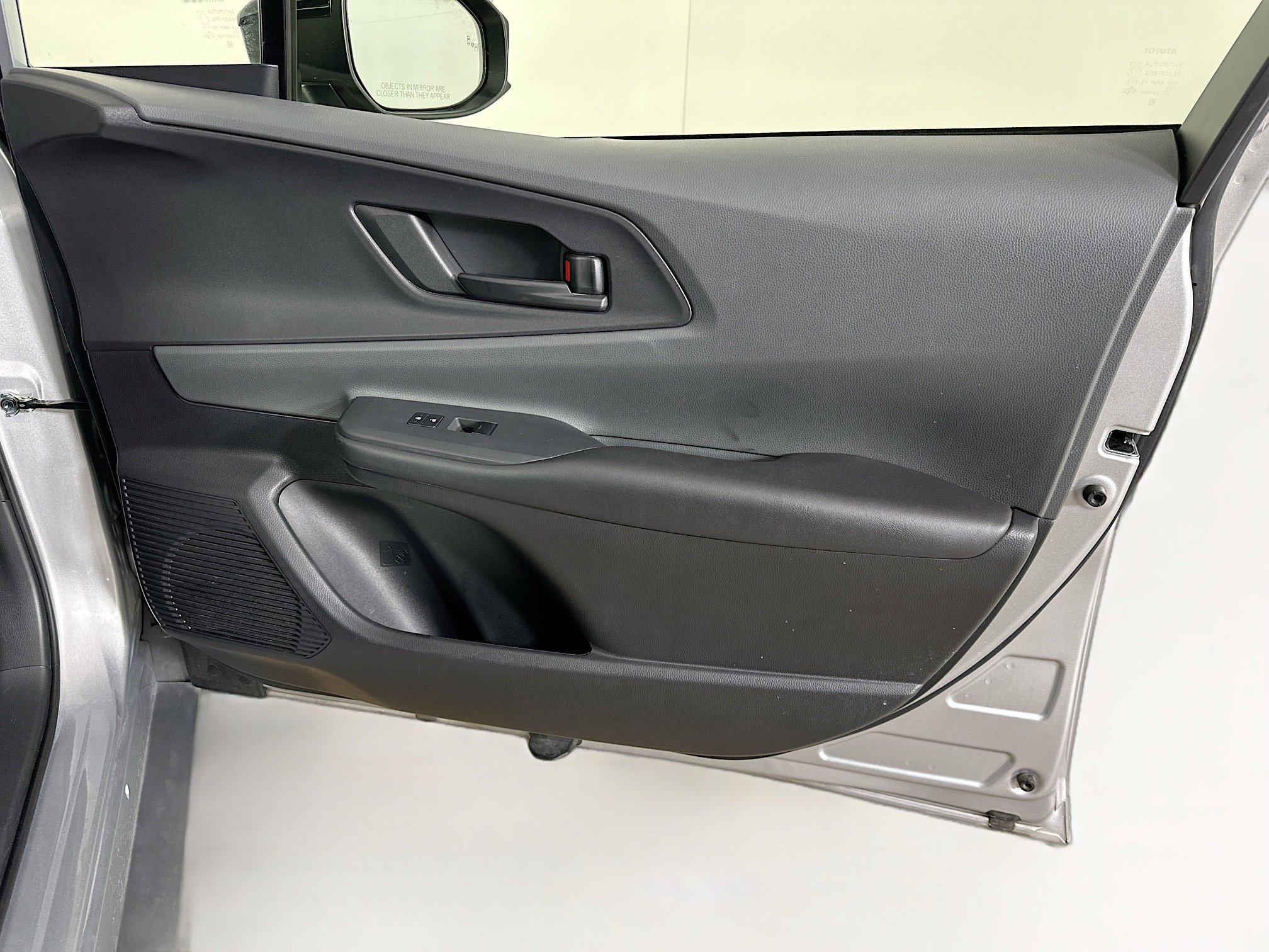 Used 2024 Toyota Prius LE image 30