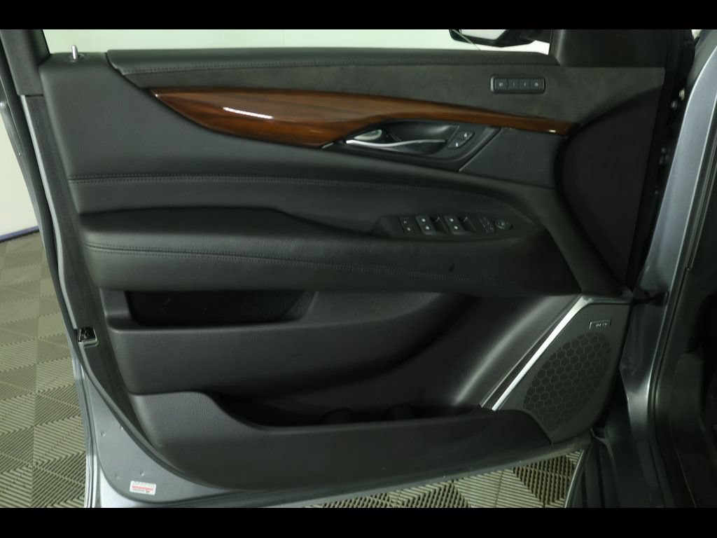 Certified 2020 Cadillac Escalade Luxury AWD/4WD image 27