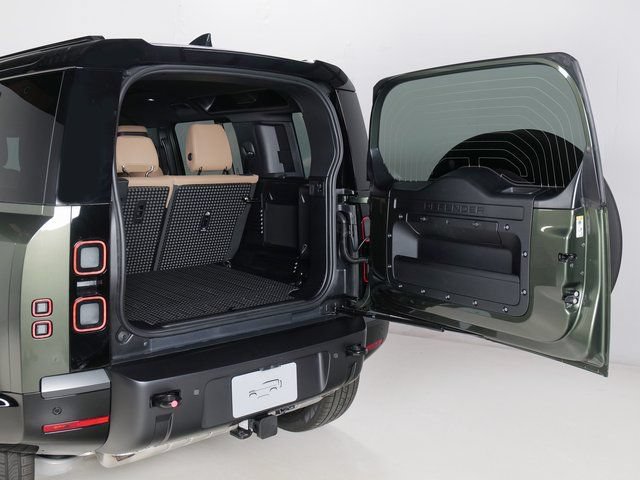 New 2026 Land Rover Defender 110 X-Dynamic SE AWD/4WD image 32