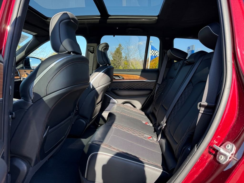 Used 2023 Jeep Grand Cherokee Summit image 11