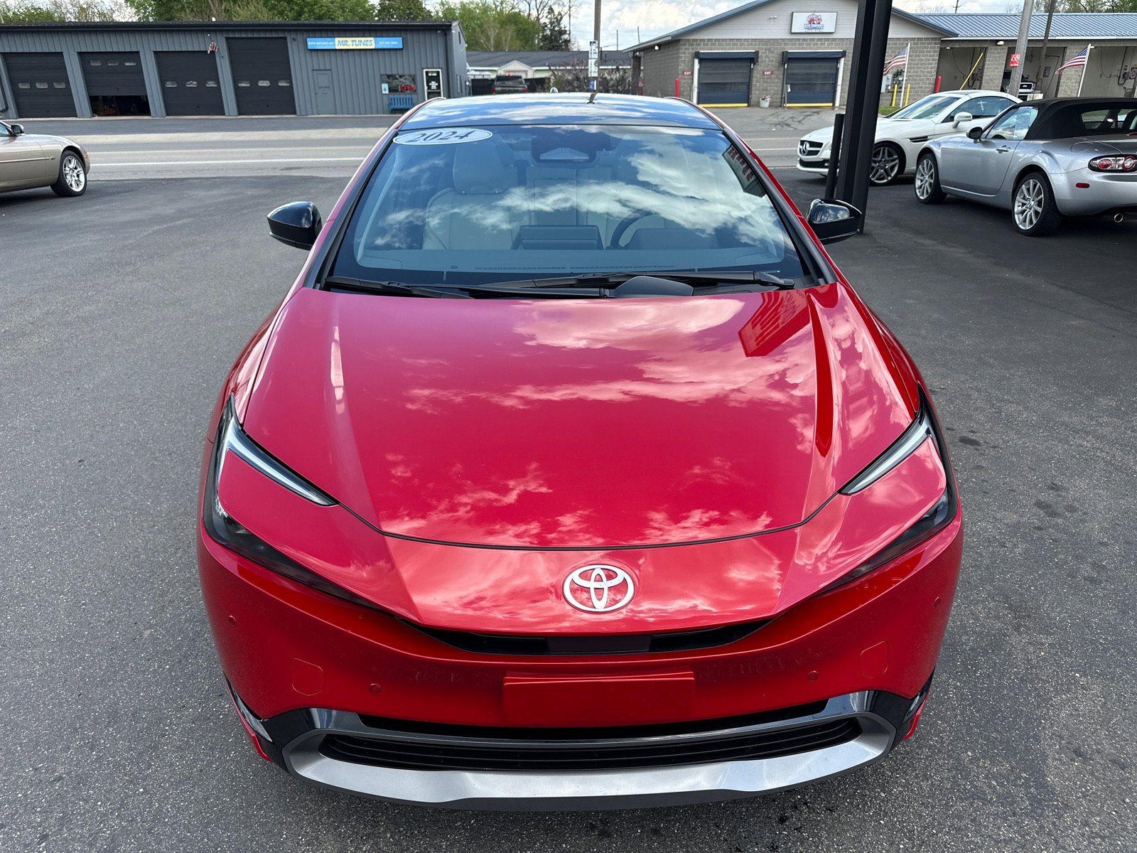 Used 2024 Toyota Prius XLE AWD/4WD image 9