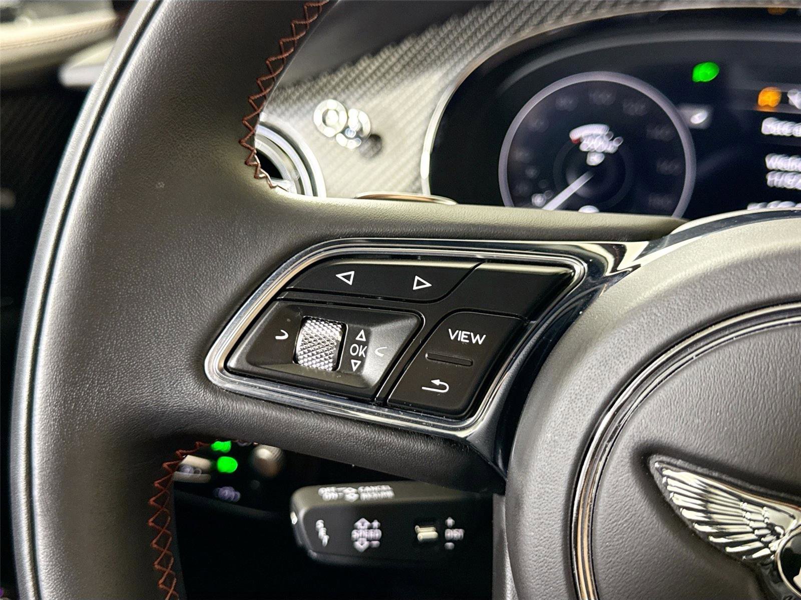 Used 2022 Bentley Bentayga image 24