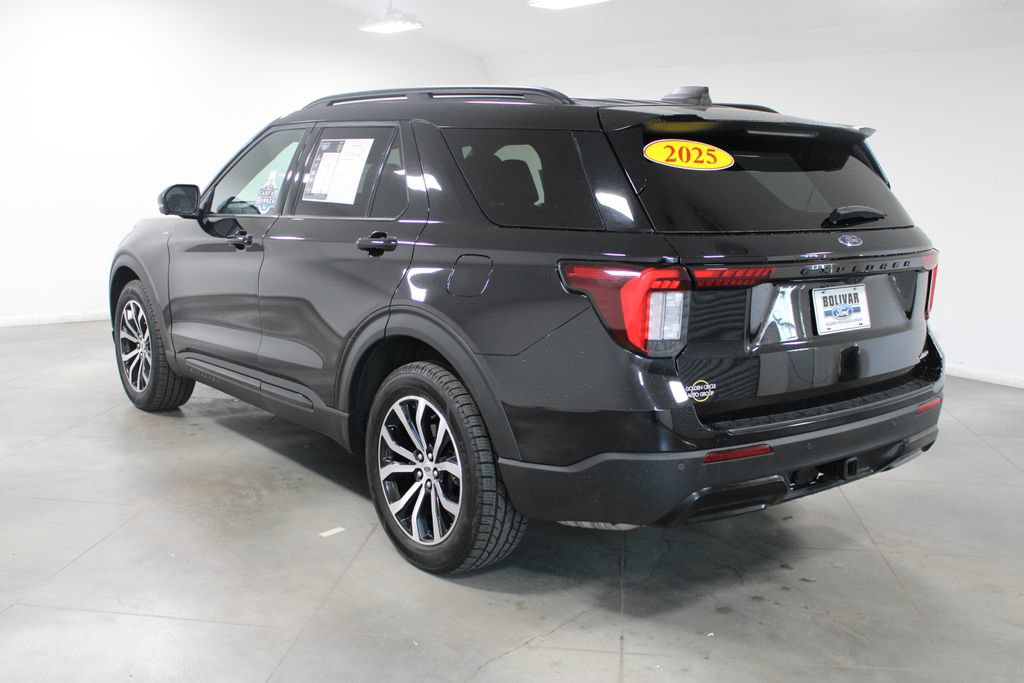 Used 2025 Ford Explorer ST-Line AWD/4WD image 6