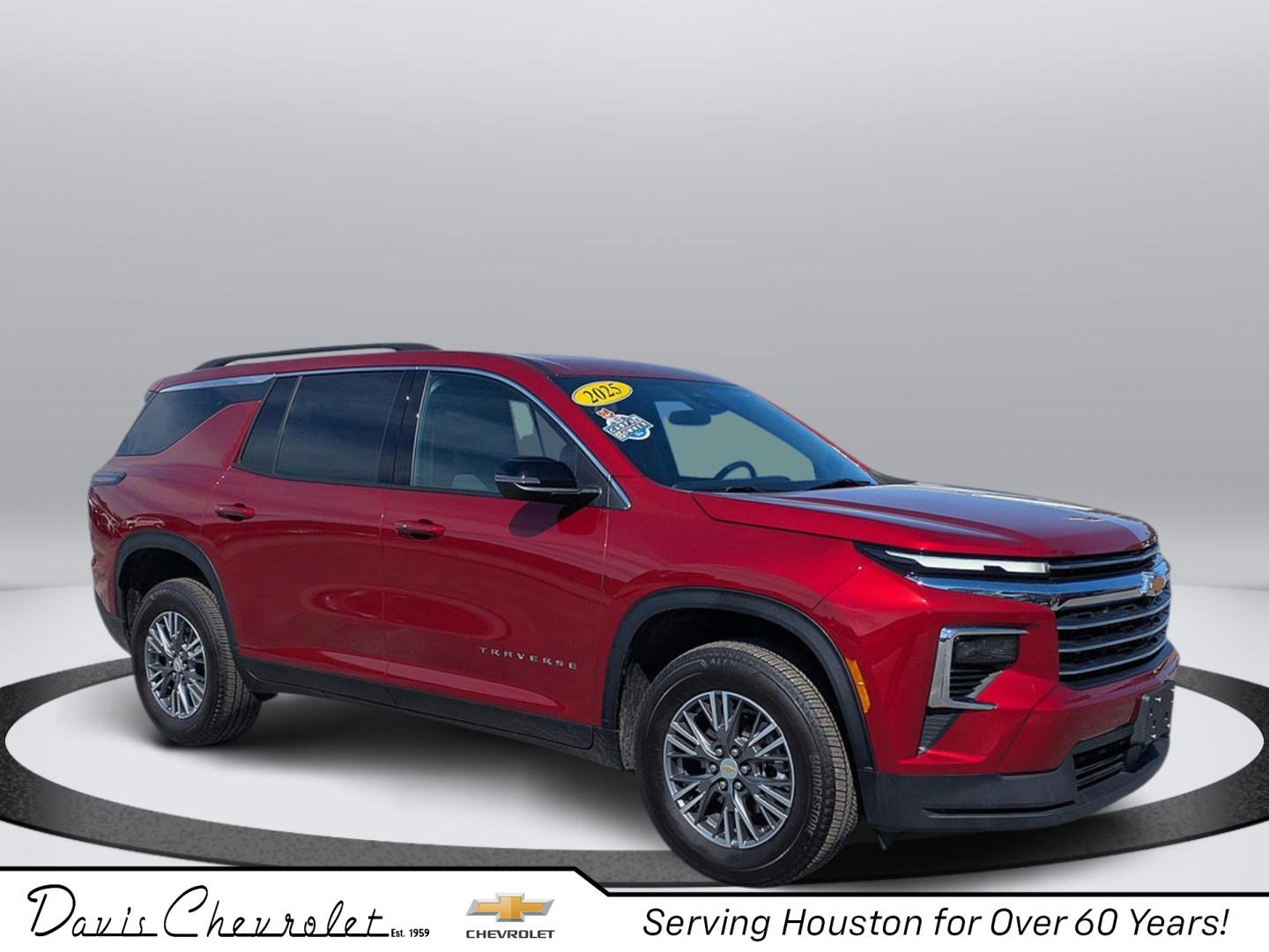 Used 2025 Chevrolet Traverse LT