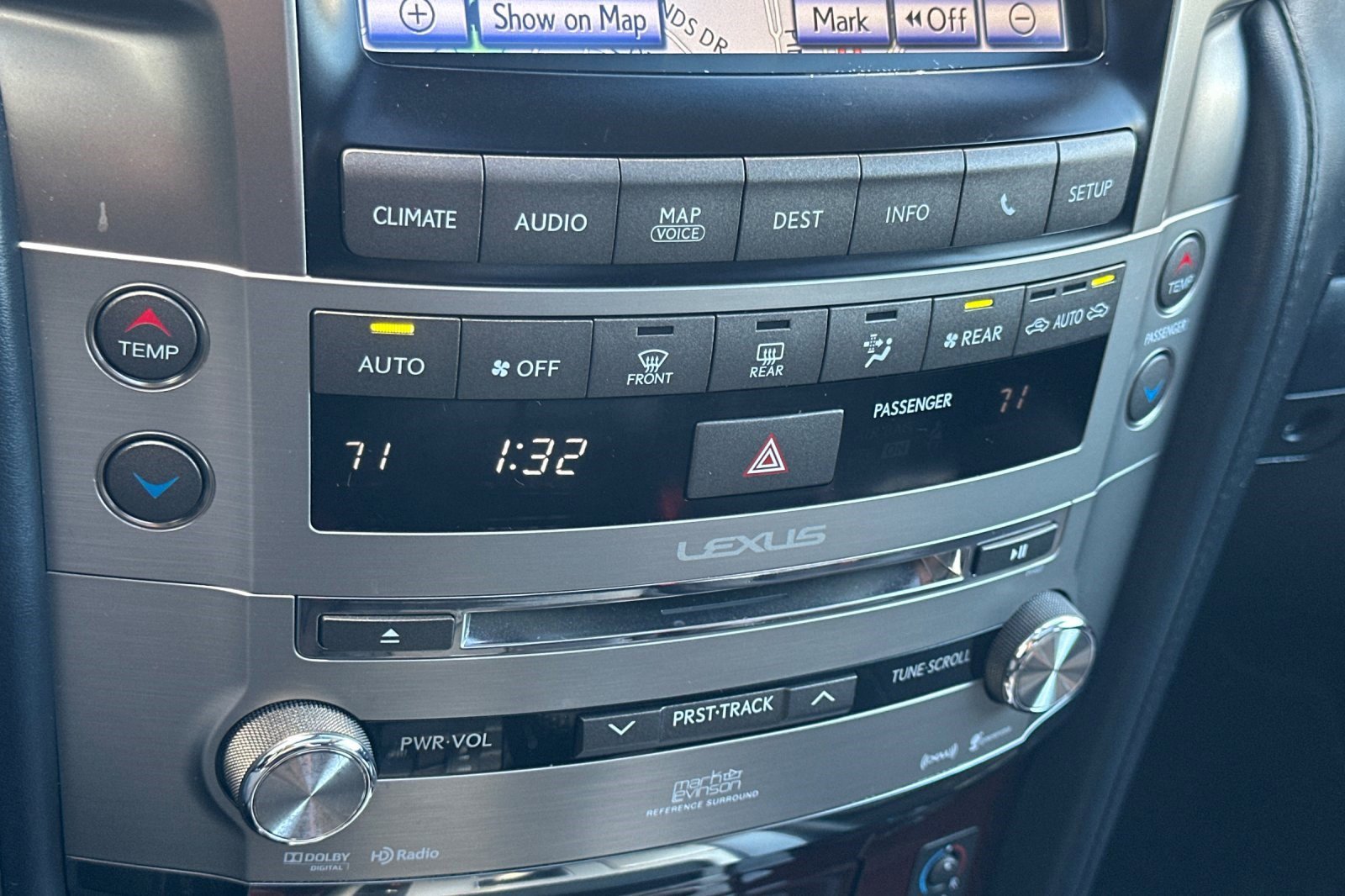 Used 2015 Lexus LX 570 4WD w/ Luxury Package image 28