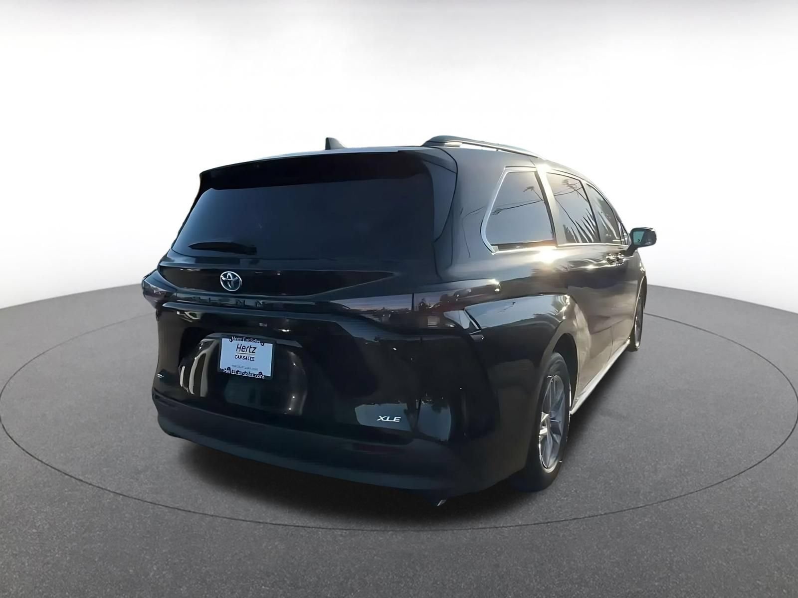 Used 2025 Toyota Sienna XLE FWD image 13
