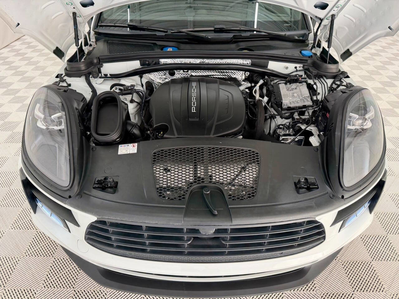 Used 2021 Porsche Macan image 23