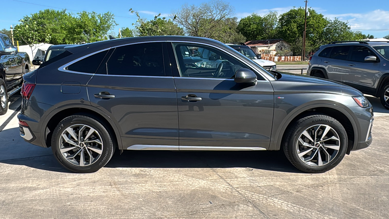 Used 2023 Audi Q5 2.0T Premium w/ Convenience Package image 4