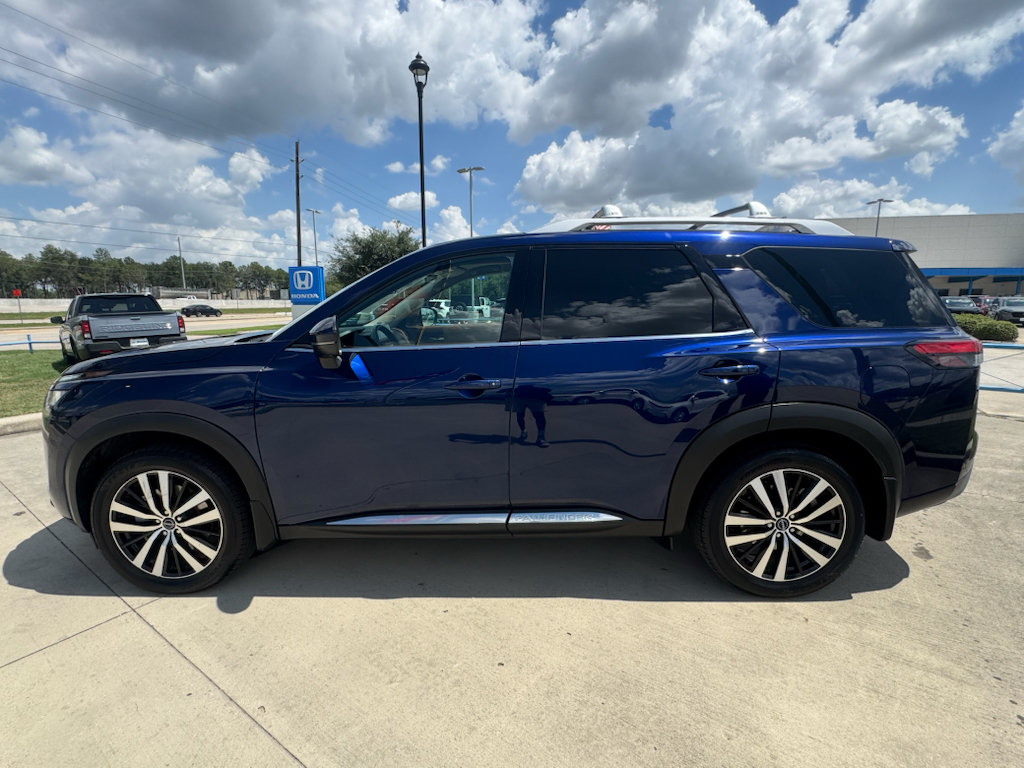 Used 2024 Nissan Pathfinder Platinum w/ Cargo Package FWD image 5