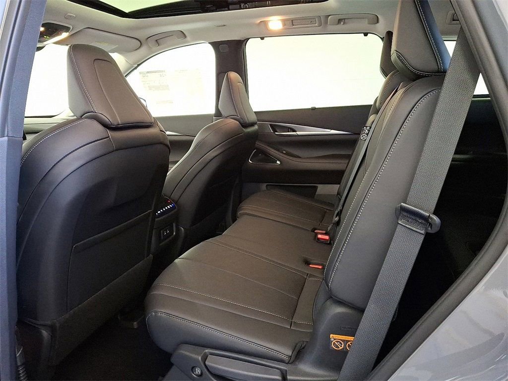 Certified 2026 INFINITI QX60 Luxe w/ Cargo Package AWD/4WD image 11