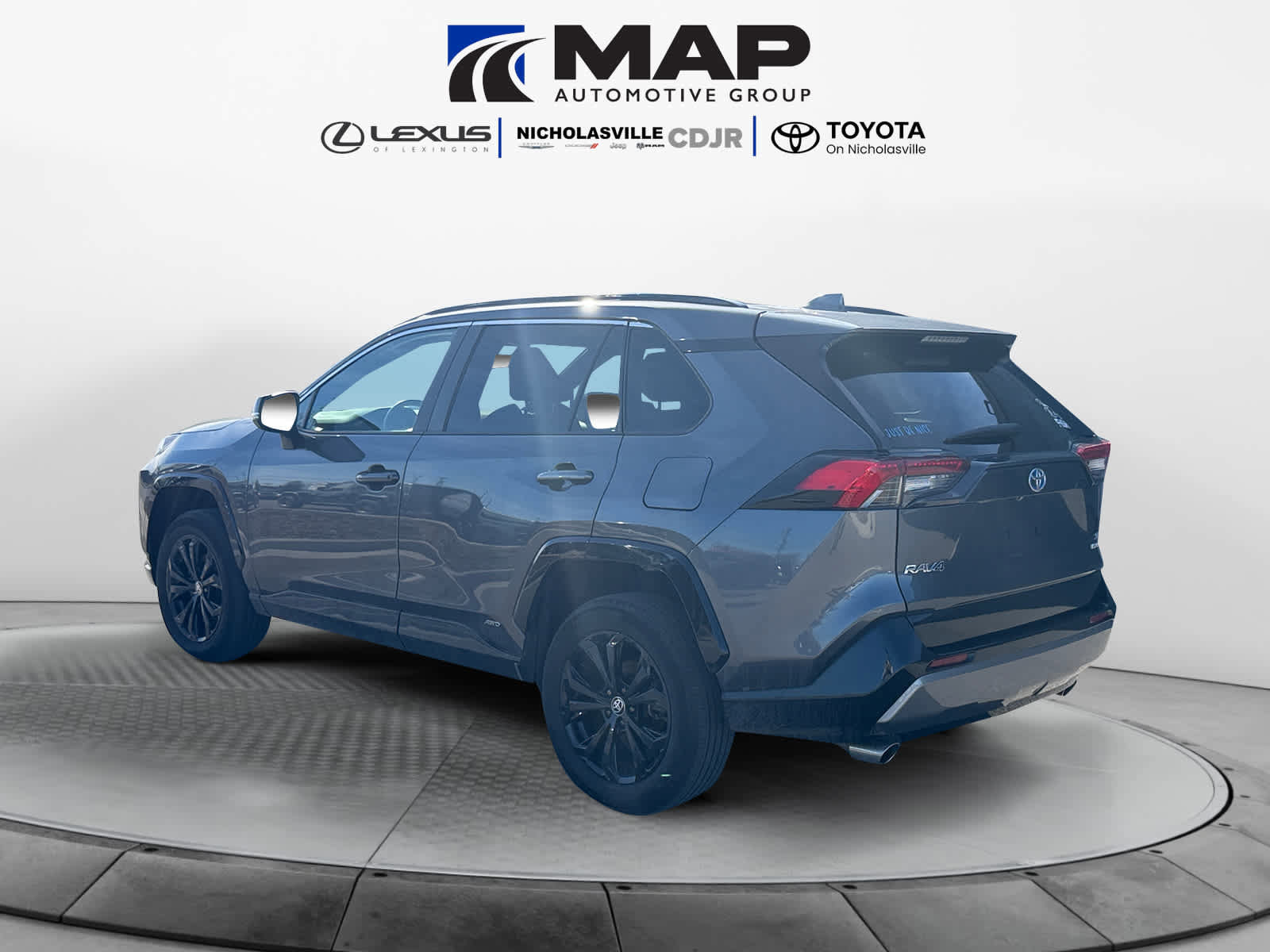 Used 2023 Toyota RAV4 SE w/ Convenience Package image 3