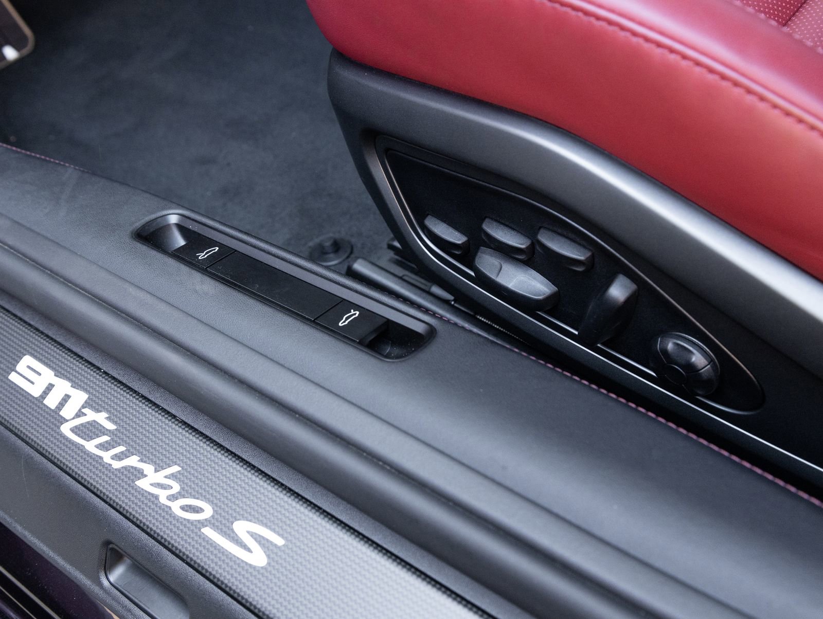 Certified 2025 Porsche 911 Turbo S image 24