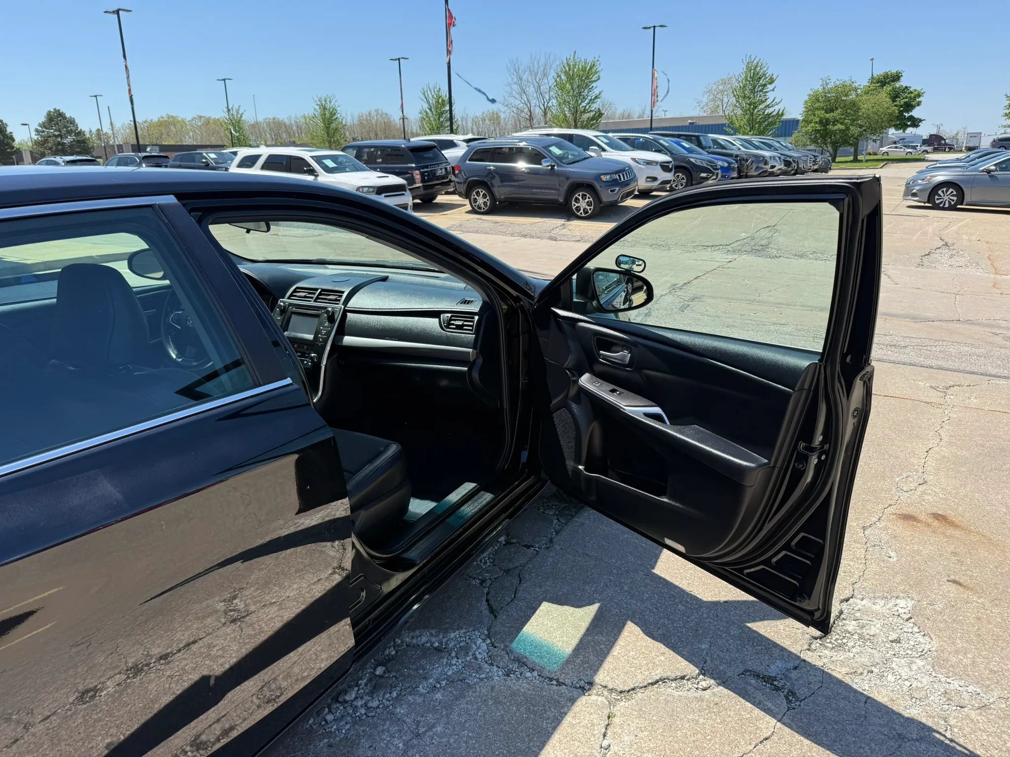 Used 2016 Toyota Camry SE FWD image 23