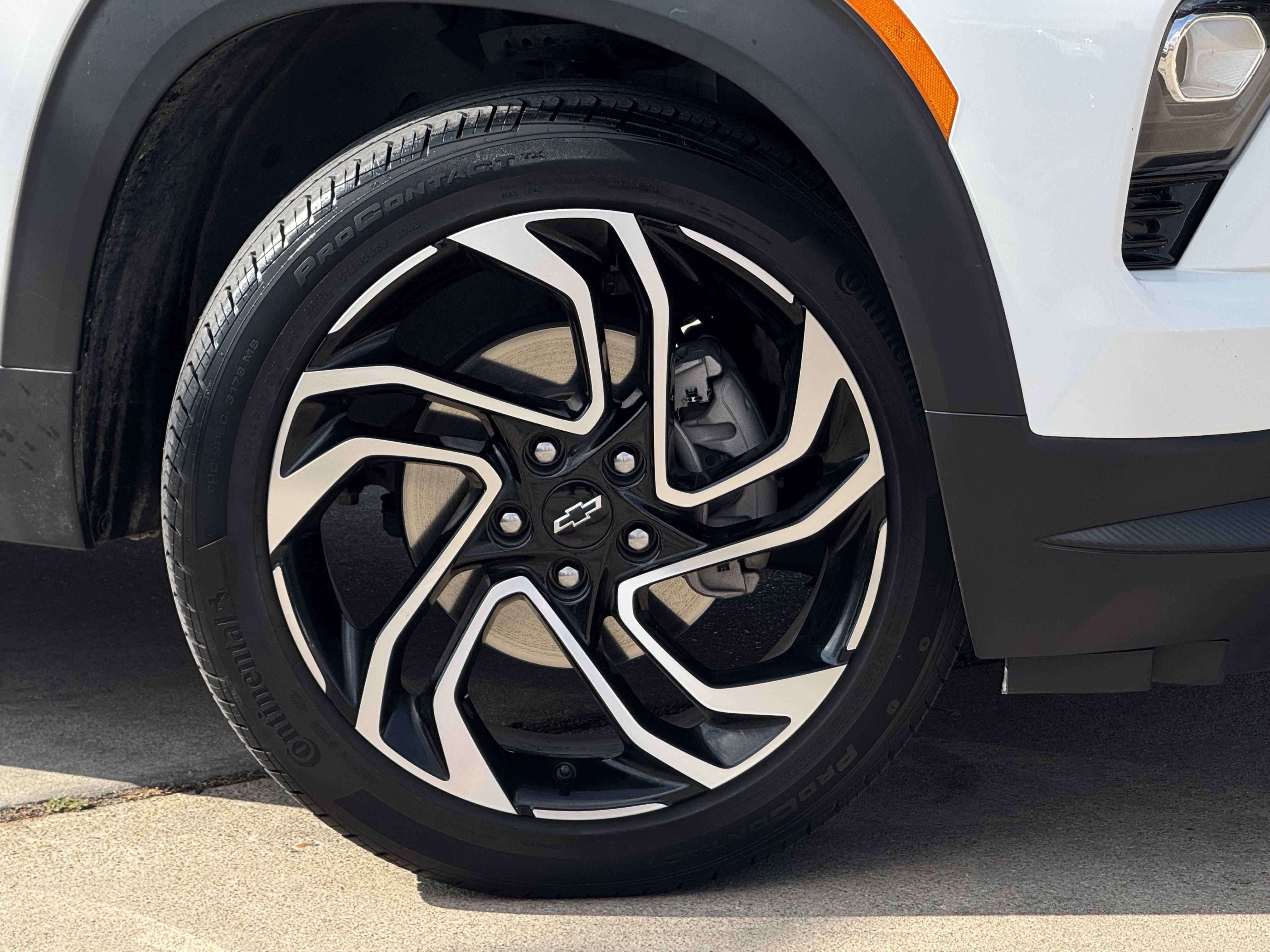 Used 2024 Chevrolet TrailBlazer RS w/ Driver Confidence Package image 3