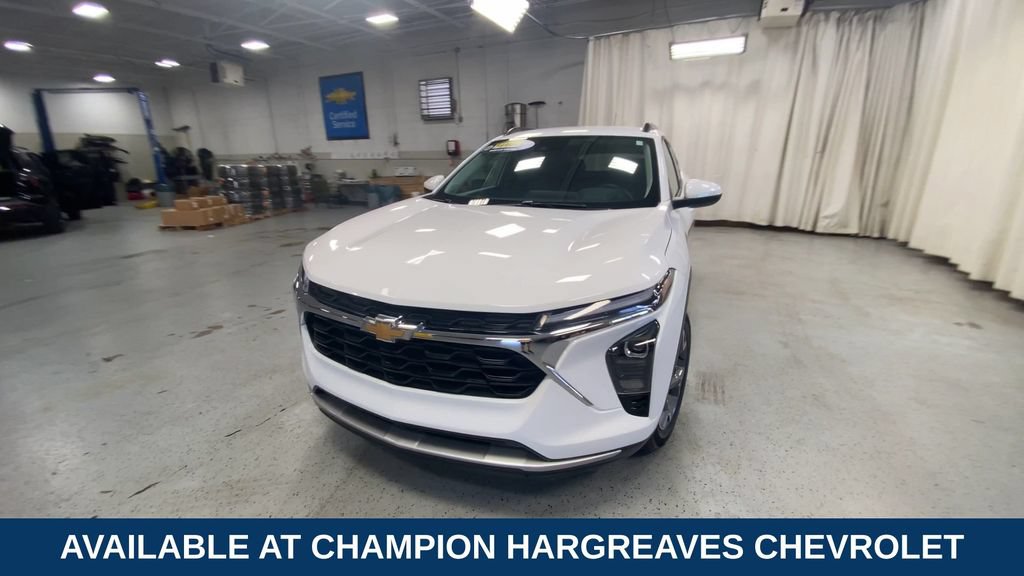 Used 2024 Chevrolet Trax LT w/ Driver Confidence Package FWD image 5