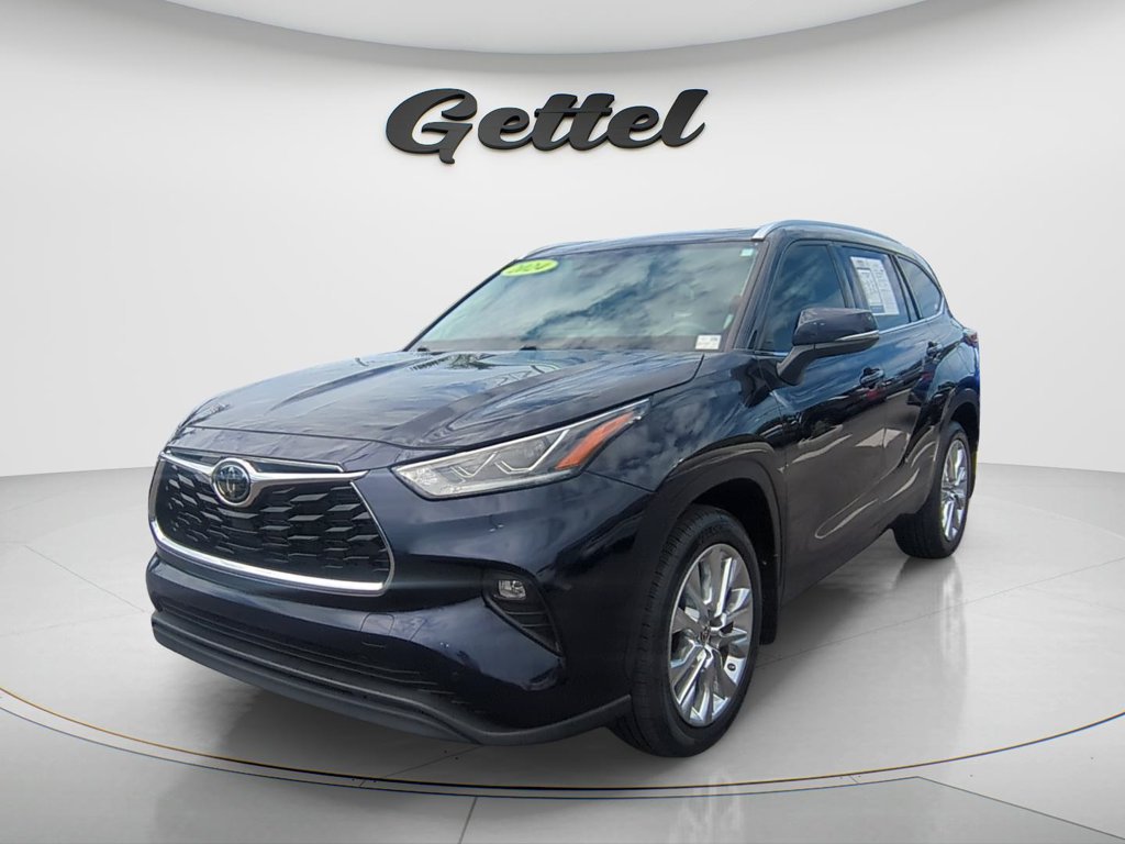 Used 2024 Toyota Highlander Limited FWD image 1