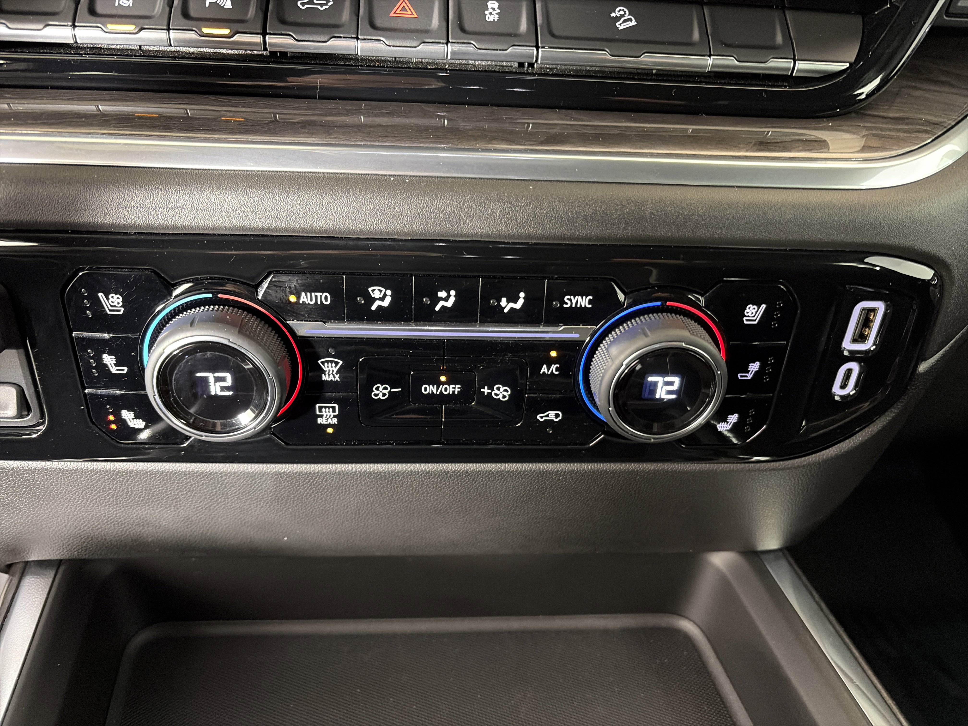 Certified 2024 Chevrolet Silverado 2500 LTZ w/ LTZ Plus Package image 31