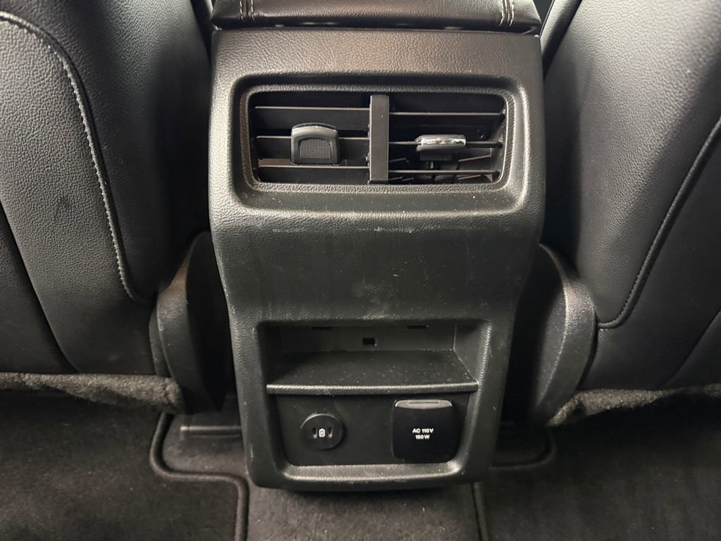 Used 2024 Ford Edge Titanium image 28