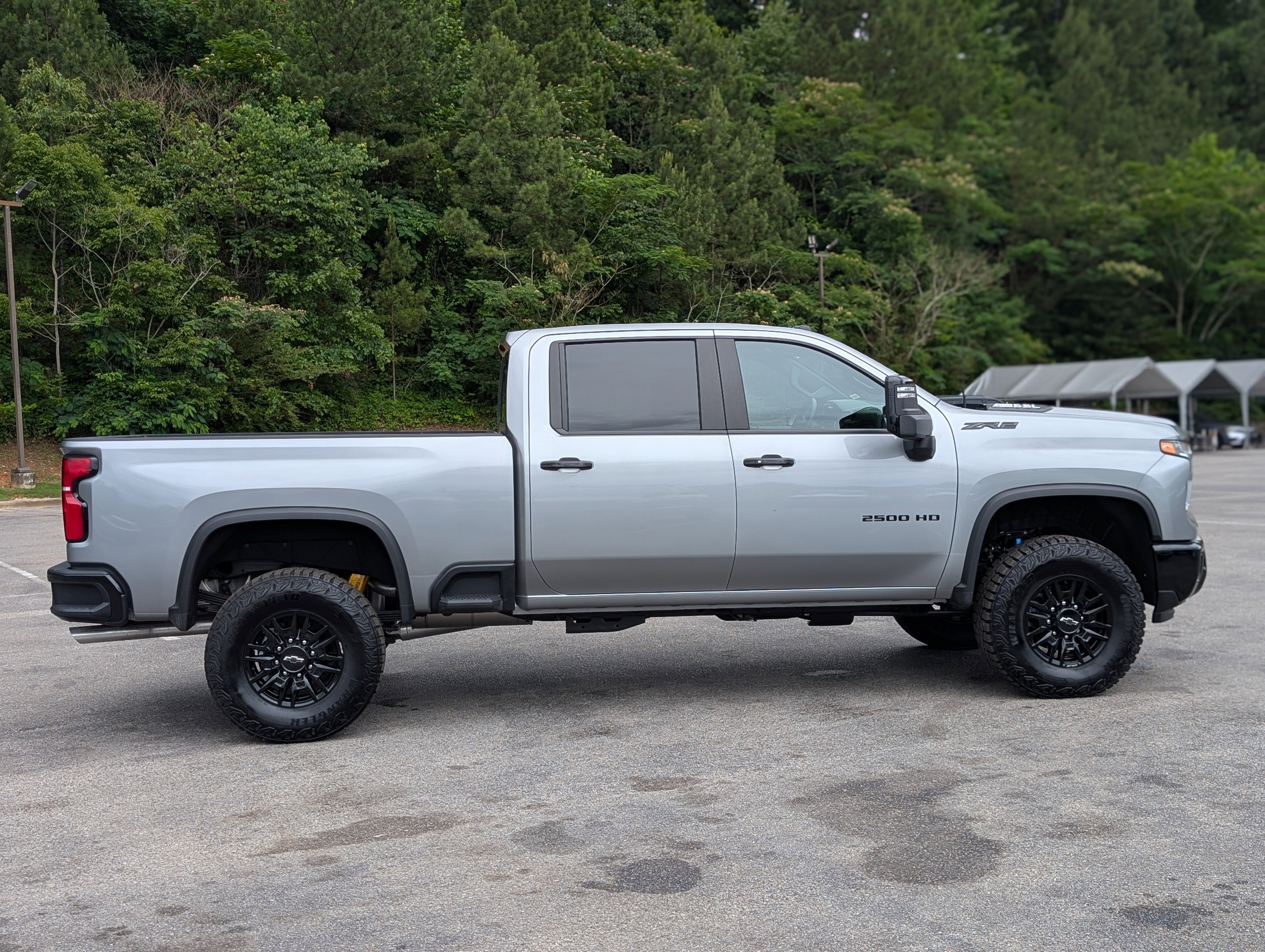 Used 2025 Chevrolet Silverado 2500 ZR2 w/ LPO, Dark Essentials Package AWD/4WD image 10