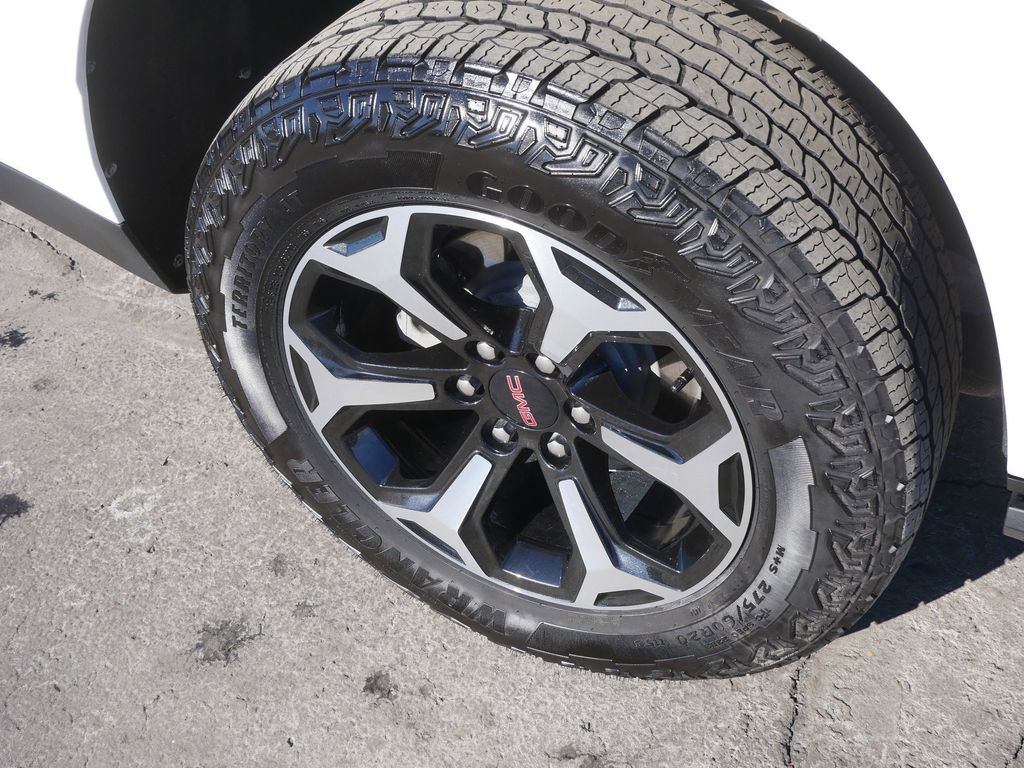 Certified 2025 GMC Yukon XL AT4 w/ AT4 Premium Package AWD/4WD image 8