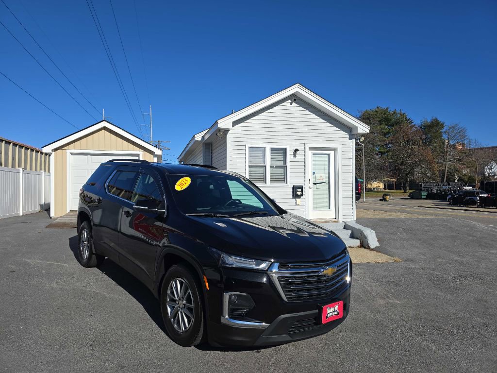 Used 2023 Chevrolet Traverse LT image 2