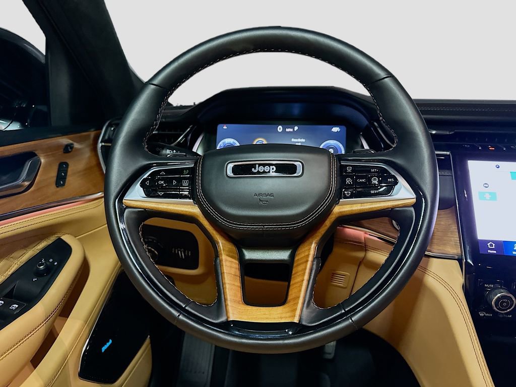 Used 2025 Jeep Grand Cherokee Summit AWD/4WD image 27