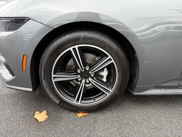 Used 2025 Ford Mustang Coupe image 9