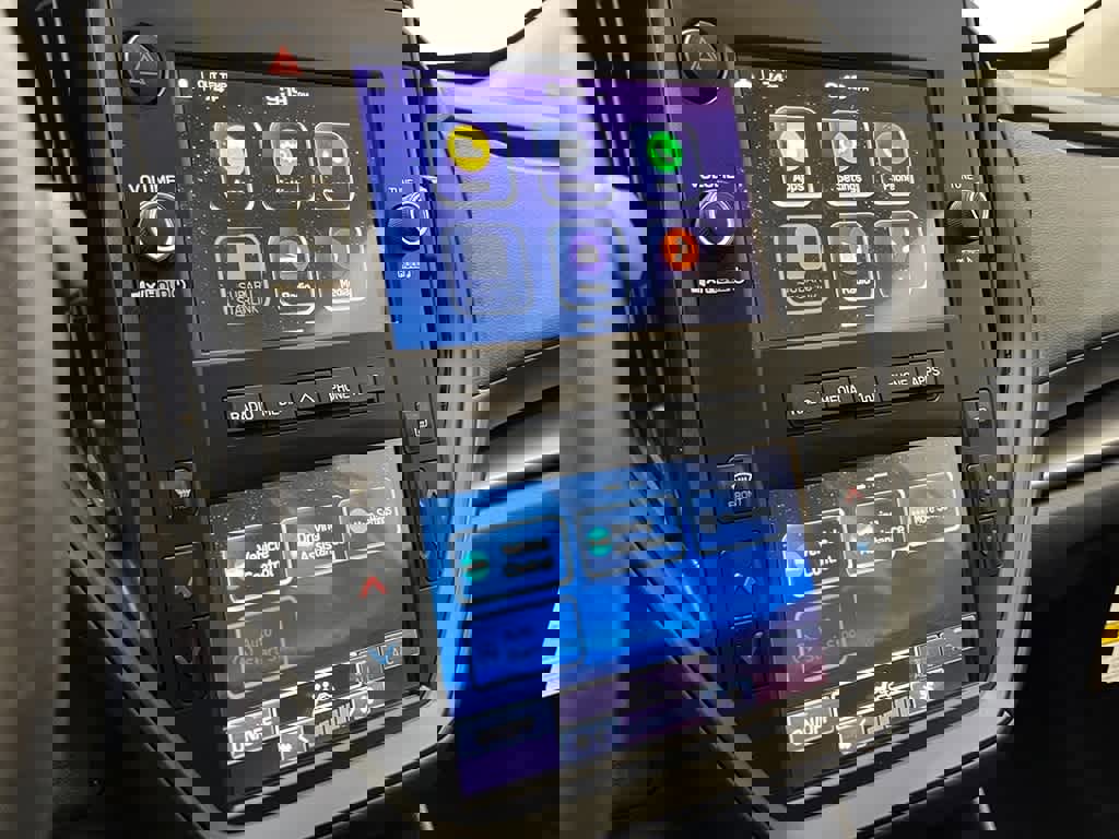 Certified 2025 Subaru Impreza 2.0i image 18