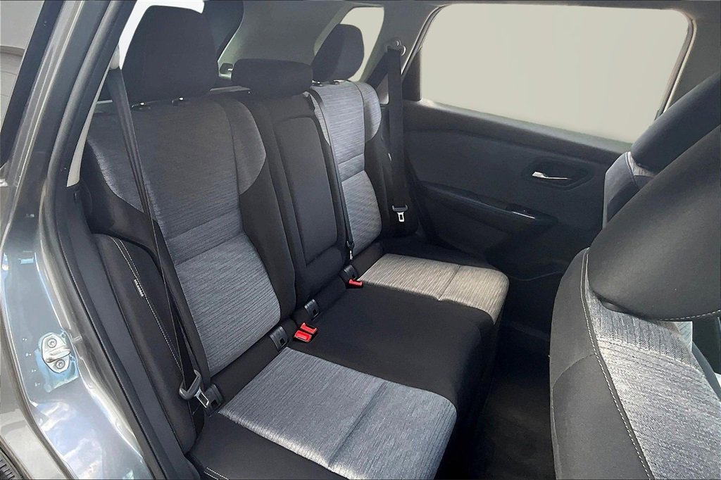 Used 2023 Nissan Rogue SV image 25