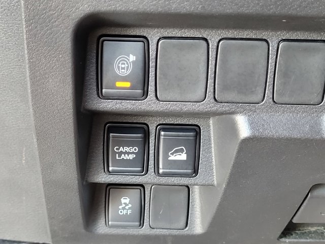 Used 2025 Nissan Frontier SV AWD/4WD image 16