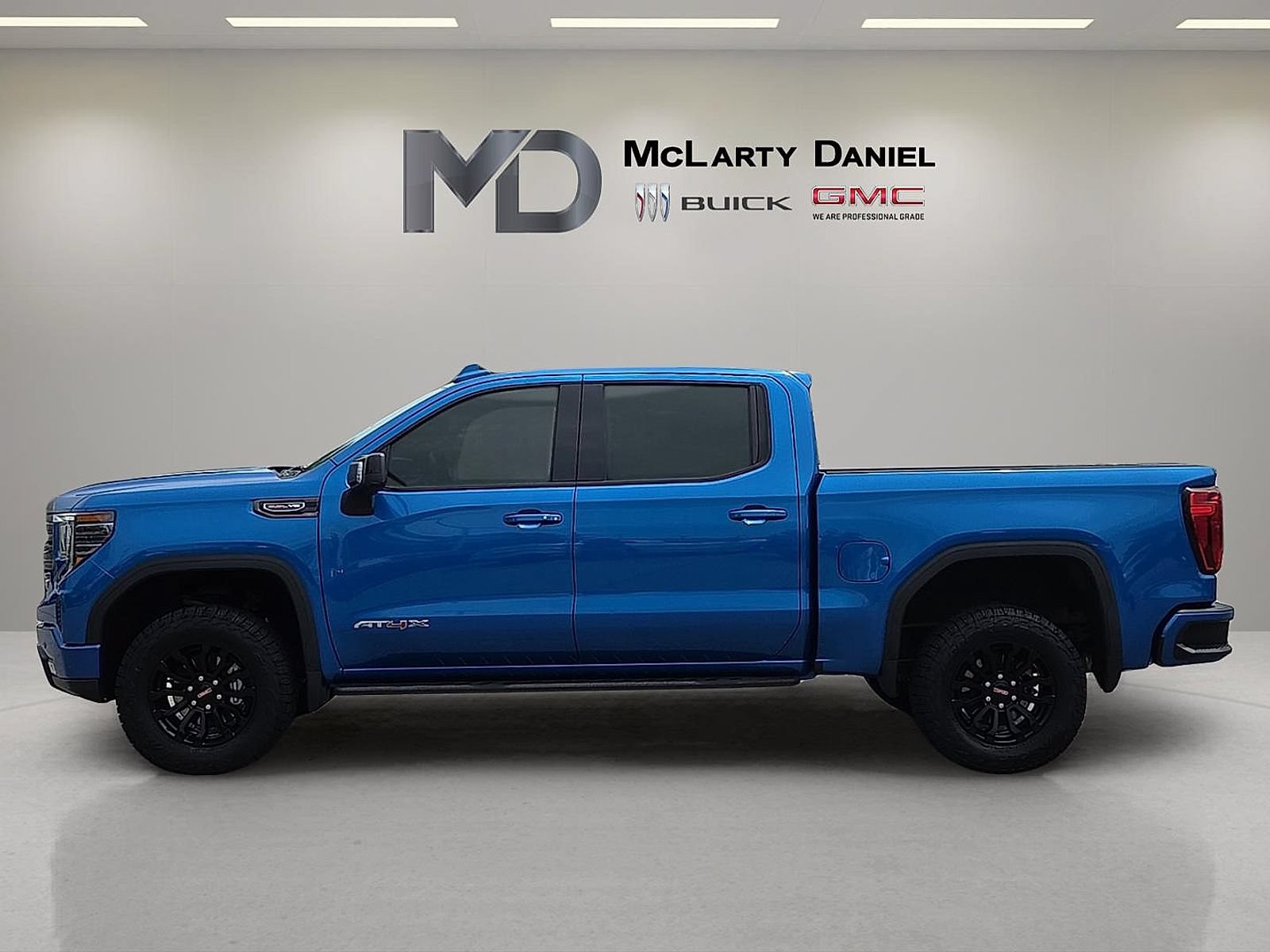 Certified 2022 GMC Sierra 1500 AT4X AWD/4WD image 2