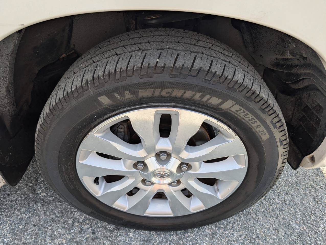 Used 2013 Toyota Sequoia Platinum RWD image 4