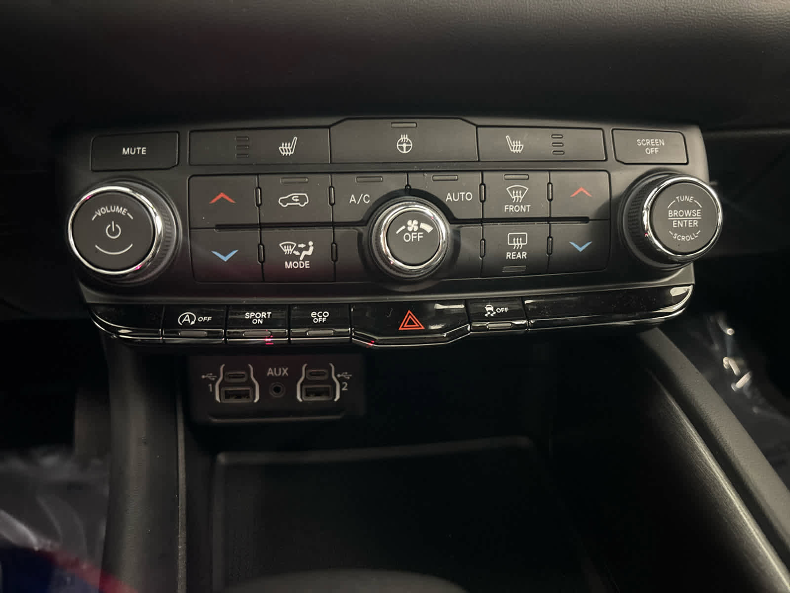 Used 2024 Dodge Durango SXT w/ SXT Blacktop Group AWD/4WD image 32