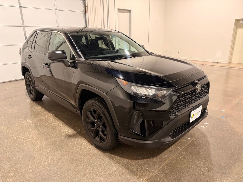 Used 2022 Toyota RAV4 LE FWD image 3
