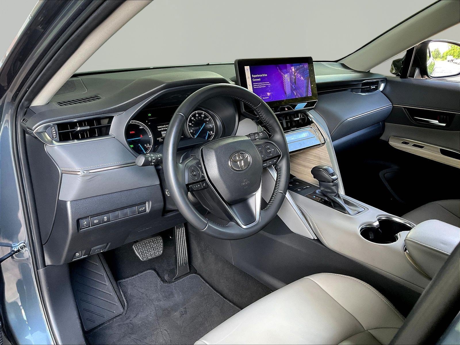 Used 2024 Toyota Venza XLE AWD/4WD image 17