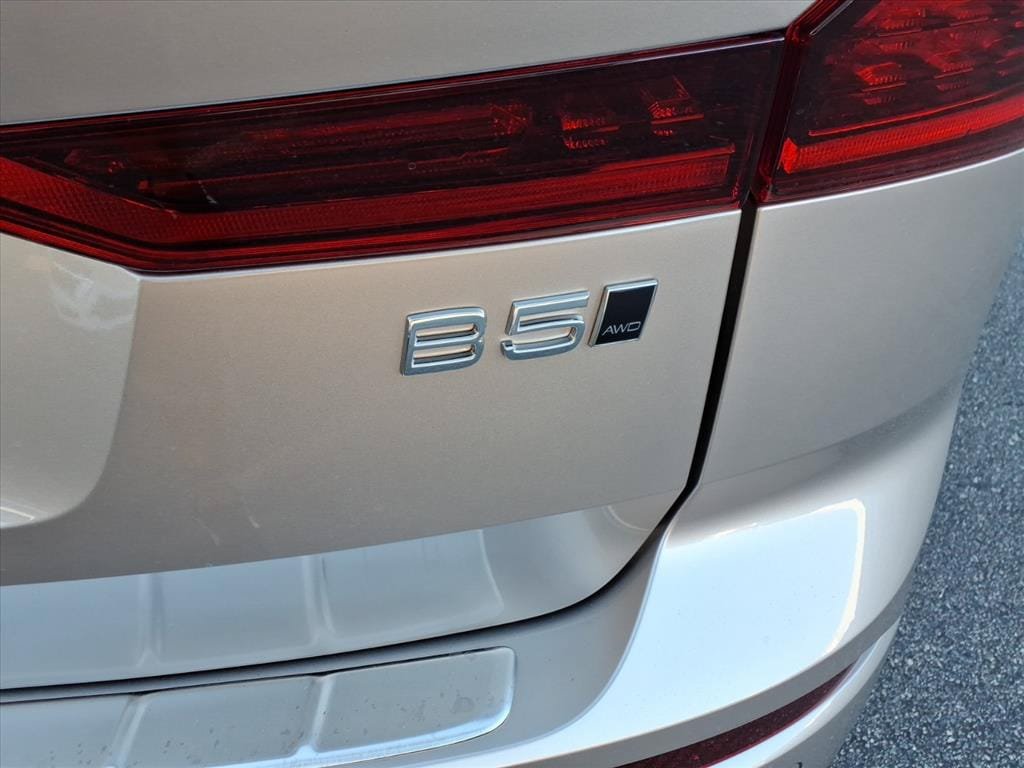 New 2026 Volvo XC60 B5 Plus w/ Protection Package Premier AWD/4WD image 6