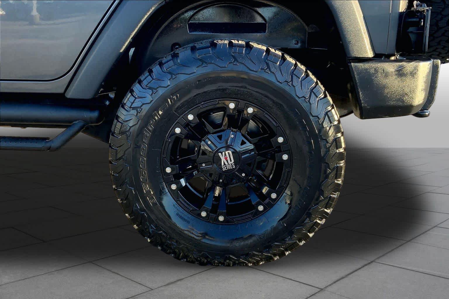 Used 2017 Jeep Wrangler Unlimited Rubicon AWD/4WD image 10