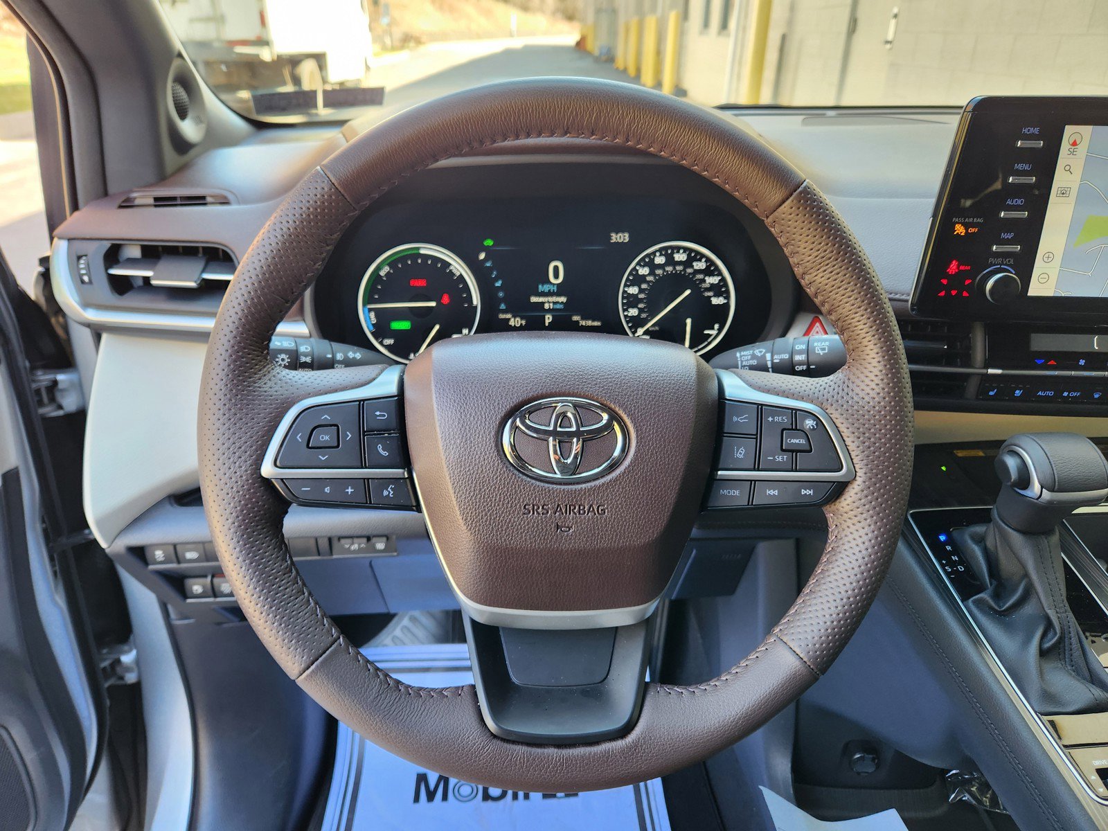 Used 2024 Toyota Sienna Platinum image 19