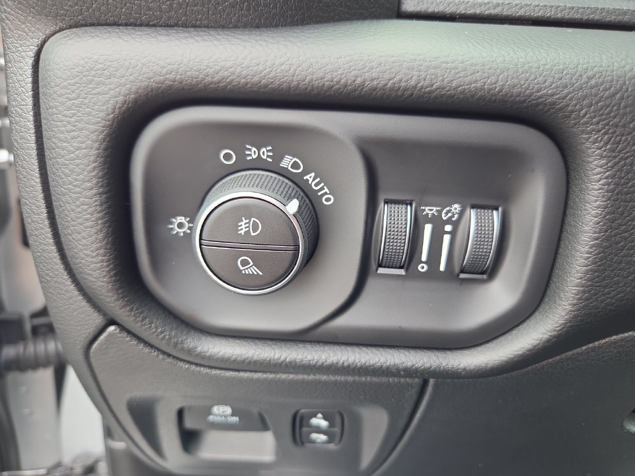 New 2026 RAM 1500 Laramie w/ Sport Appearance Package AWD/4WD image 33